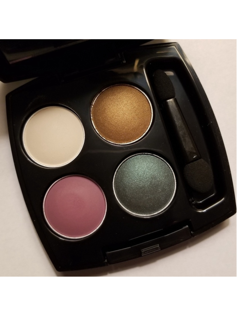 New AVON True Color Eyeshadow Quad FEMME FATALE Earth Tones. HTF.